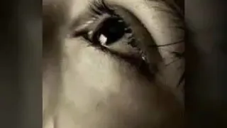 ساعات اجلس لحالي اقعد فيها افكر الاغنية التي ابكت الملاين المقطع الاصلي بالوصف 