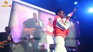 wizkid brings classic vibes on stage with big wiz flavour