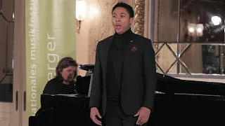 خواننده اپرای هارلم در نمایشی پیشگامانه در زوم بازی می کند 