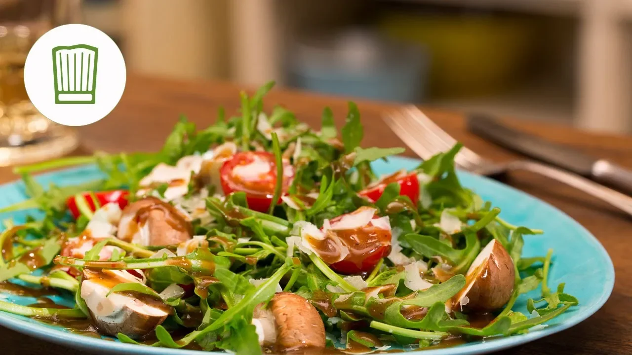 Tomate Mozzarella schnell und lecker - Der Bio Koch #516 Zubereitung: • Tomaten und Mozzarella schne. 