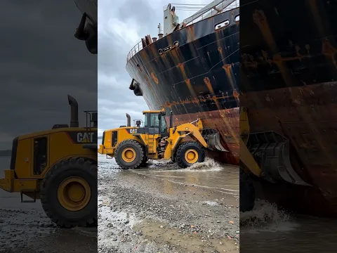 TRACTOR Pushes Massive Ship 🚜🚜