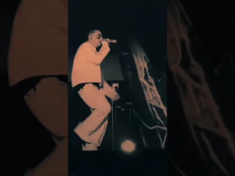 SE EMOCIONA CUANDO LLEGO Y SE ENCOJONA CUANDO EL NENE SE VA