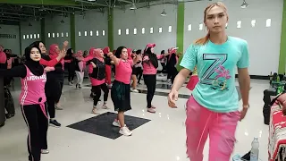 zumba class drescode hitam pink instruktur zin yusran makassar 