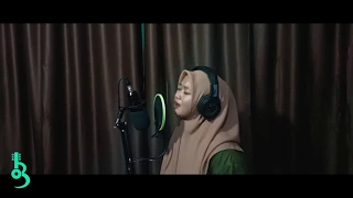 wina partiwi manangih lalang di gurun cover 