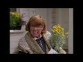 Jessica Gets Clubbed with a Handbag | Murder, She Wrote