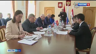 Мэр Омска Сергей Шелест провёл деловую встречу с генконсулом Кыргызстана