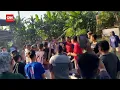Download Lagu Tangkap Bandar Narkoba, Polisi Lompat Ke Sungai Diserang Warga