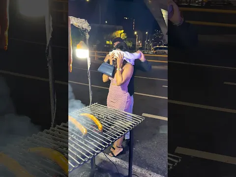 La traje a comer debajo de un puente y no reaccionó como esperaba # #viral #humor