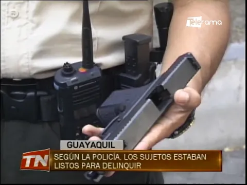 Detienen a 2 sujetos con un arma de fuego en Guayacanes