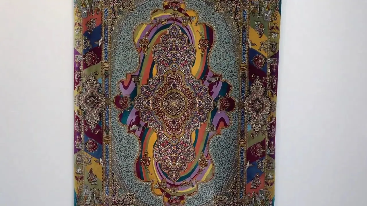 【ジャムシディ工房(ジャファル)】 最高傑作 視界を覆う、色彩の万華鏡 驚異的な密度の傑作 クム産シルク ID25015