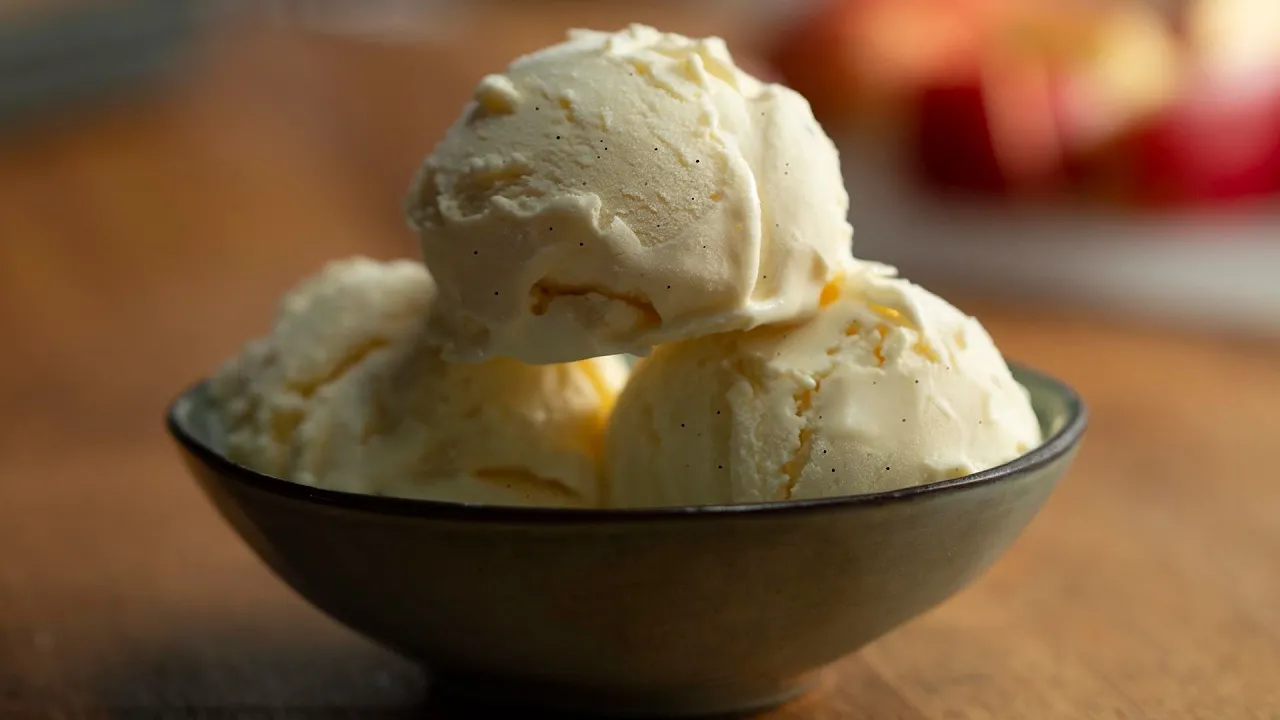 I make mango & passionfruit ripple ice cream, so simple and perfect for summer! PLANTS ONLY NECKLACE. 