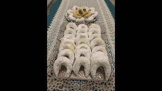 قرن الغزال أو كعب الغزال بحشوتين اللوز و الراحه  دندنها