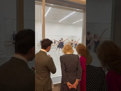 The Queen visits the Royal Academy of Dance 🩰