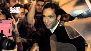 تفاعل ضباط وجنود امن مركزى مع اغنية حدوتة مصرية بوقفة لرفض قانون التظاهر دندنها