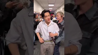 استقبال الفانز لفرقة انهايبن في ممر المشاهير Enhypen اترك لكم التعليق في احدى المقابلات 