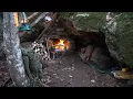 Lagu Excavate a natural shelter. Stone fireplace with chimney. Sleeping in the wild. Survival skills