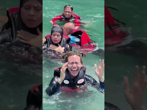 Anak 11 bulan naik bot island hopping