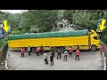 DRAMA TERBURUK \u0026 TERSULIT !!! MENTOK DEPAN BELAKANG, Truk Super Panjang Terjebak Total Di Tikungan