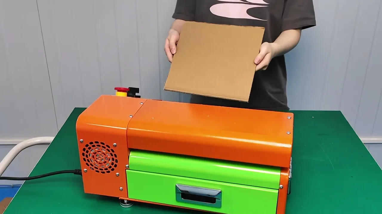 Kartonschredder PC10 (350mm) (Orange+Grün) - 视频预览
