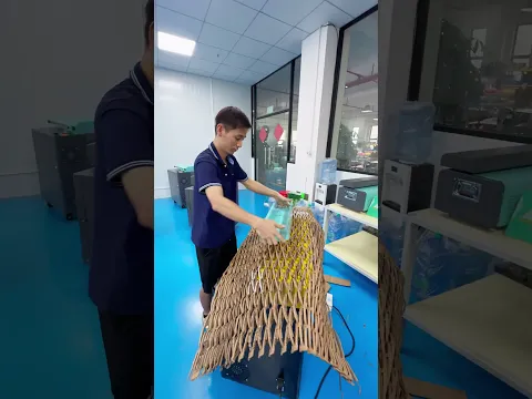 Dieser alte Karton? Das ist Ihr nächstes Verpackungsmaterial. Führen Sie ihn durch einen Kartonzerkleinerer