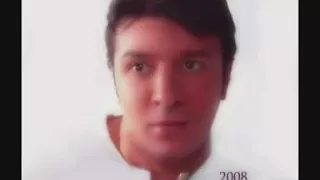 مصطفي كامل يغني لزوجته  دندنها