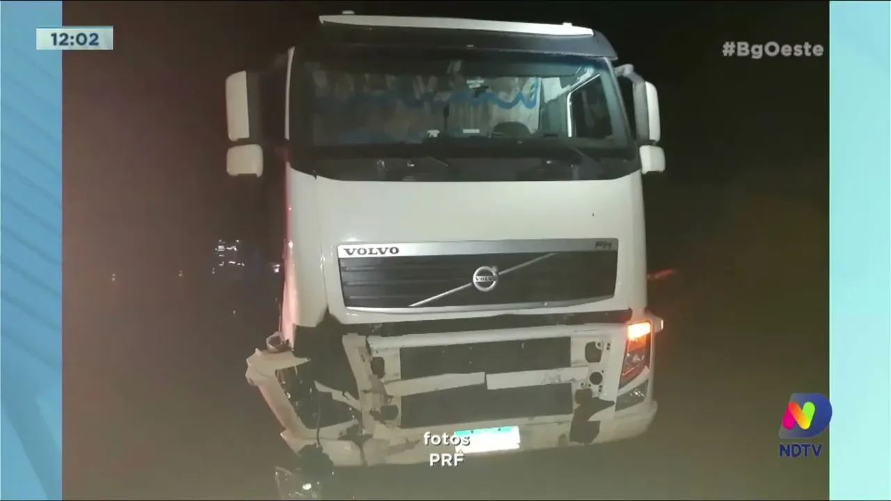 Batida de frente entre carro e carreta mata motorista na BR-282 em Xanxerê