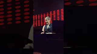 يا شافني عاقلة ونحشم بغا يدير بيا لافار 