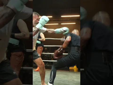 O cara parece o Flash, e eu fico só cuidando pra não virar alvo 😂⚡️🥊