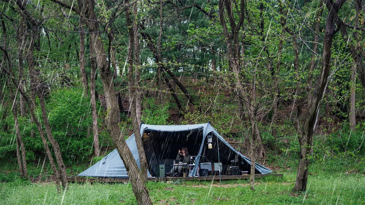 Camping in the rain | No one around, in a quiet forest camping site, I take a good rest. ASMR