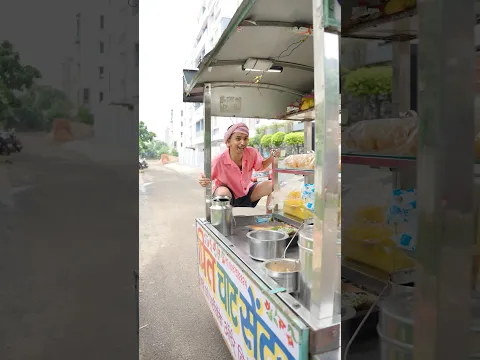 Desi vs Modern Pani Puri!