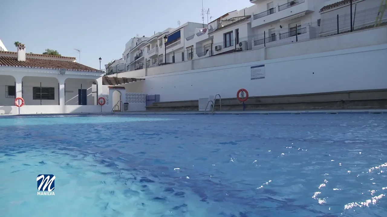 Hoy se ha abierto al público la piscina municipal de Manilva