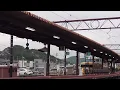 宇野駅に電車がきます