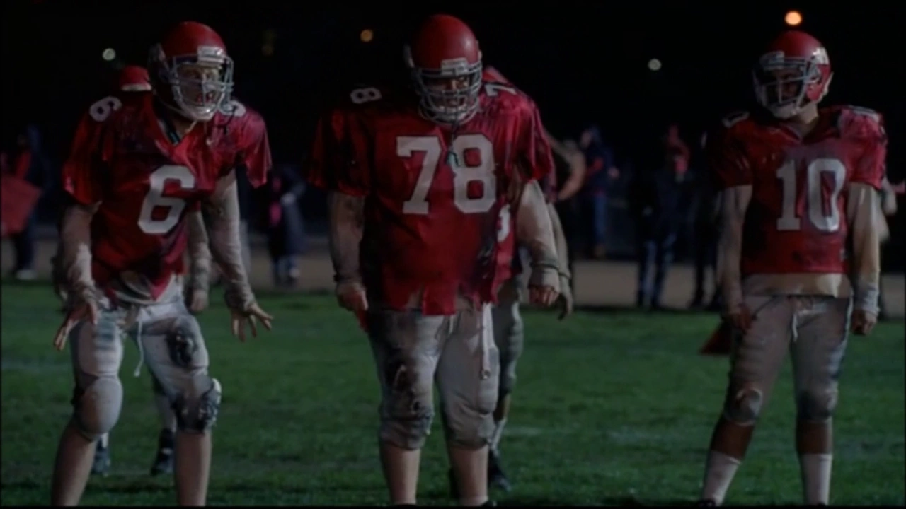 Glee - The football team plays as zombies 2x11
