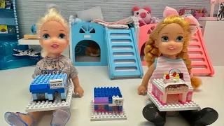 Building with blocks with Elsa and Anna toddlers and their friends
