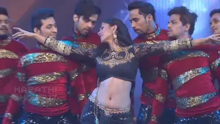 mrunal thakur sexy dance performance navel kissed by her co performer
