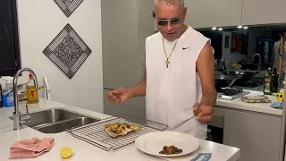 بتقولك مش عارف الخرم فين دندنها