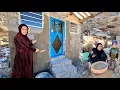 Lagu Narges' unique skill in cementing her house