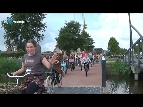Nieuwe fietsbrug geopend op de Mien Ruyslaan in Dedemsvaart