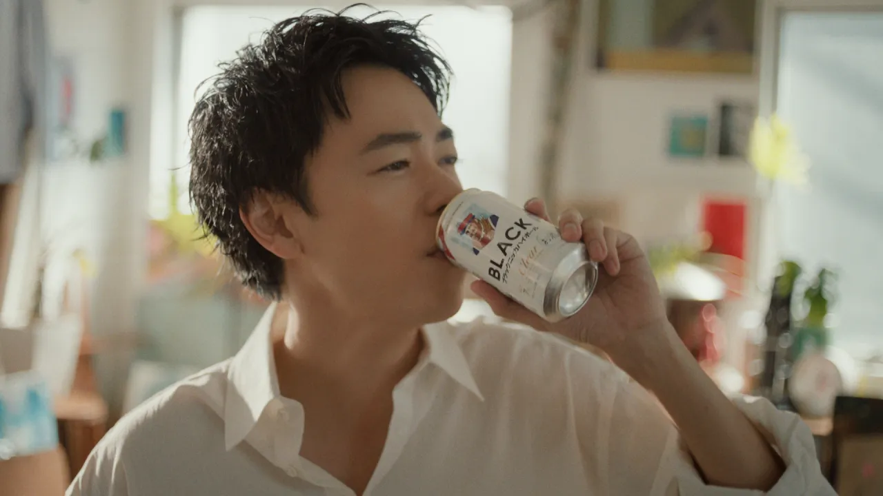 Compilation of commercials featuring Ryo Narita. The cool direction is captivating!