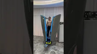 دخل كبينة غريبة لمدة   دقائق ورجع بعضلات باهوبالي     دندنها