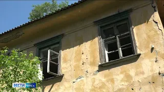 Превратился в пристанище бомжей — жители Омска жалуются на опасную 2-этажку