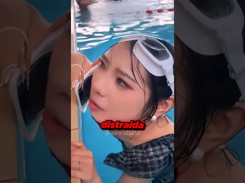 ELA FALAVA AO TELEFONE TÃO DISTRAÍDA QUE ACEITOU TUDO O QUE COLOCARAM NA MÃO! 😱