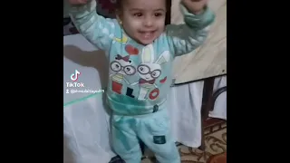 اغنيه فاضي شويه نشرب قهوه في حته بعيده 