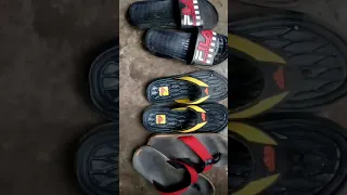 لما الجو يمطر وتقرر تلبس اي شبشبش ينفع دماغ شغاله مش بتنام 