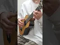 Download Lagu s Werelds kleinste klassieke gitaar.