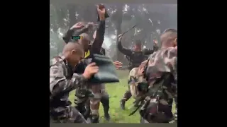 رقص عسكر اجنبي على انغام نايلي جلفاوي 