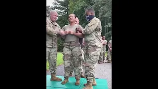 تدريب جيش الولايات المتحدة الأمريكية على صعق الكهرباء 