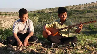 كل من صاحبه وياه وانا صاحبي غايب 