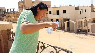 رفضت تدخل اخو جوزها البيت ووقفته علي الباب ورشت عليه مياه وجوزها لم عرف طلقها فورا 