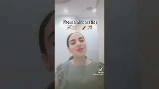 تهنئة بعيد ميلاد أمي باللغة الفرنسية كل عام وأمي الحبيبة بخير 